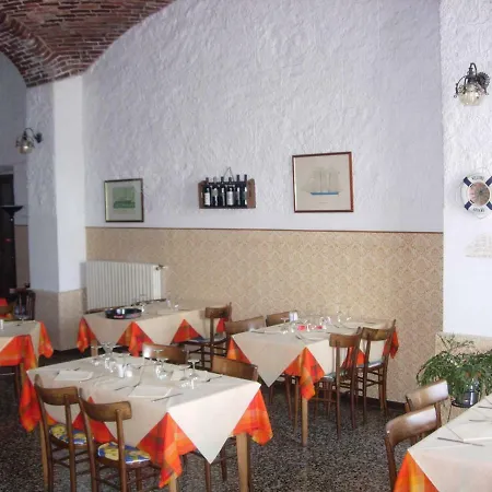 Trattoria Della Cascata 住宿加早餐酒店 *